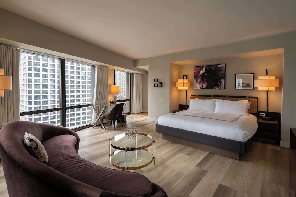 Thompson Chicago Ex Sutton Place Hotel 20/77
