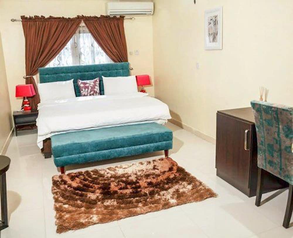 Topaz Luxury Suites & Apartments 8/40