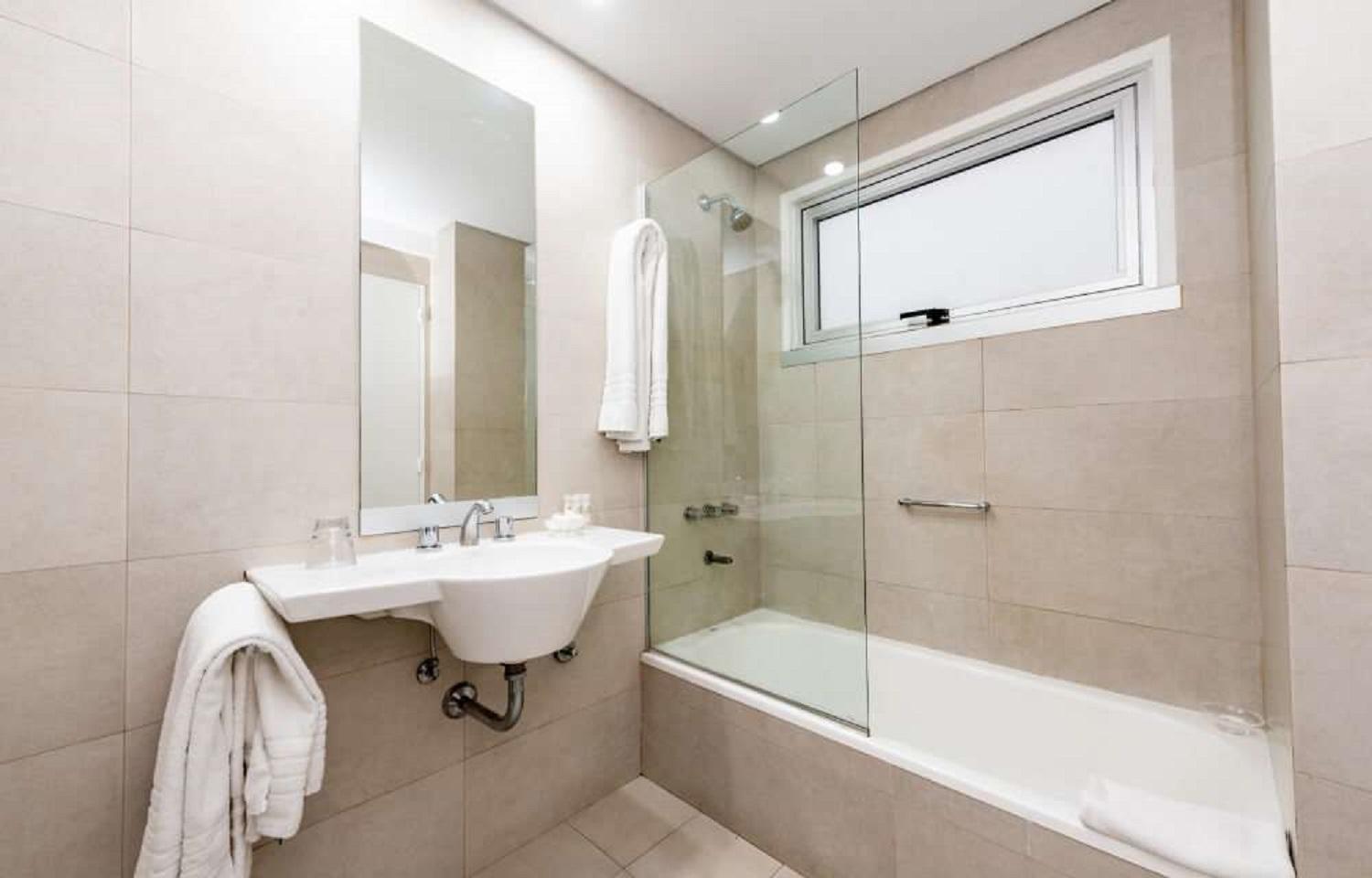Classic, Twin Beds, Street View