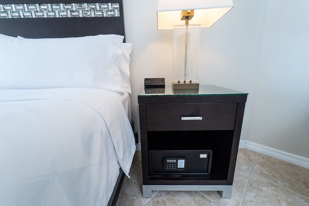 Holiday Inn Resort Grand Cayman, an IHG Hotel 33/78