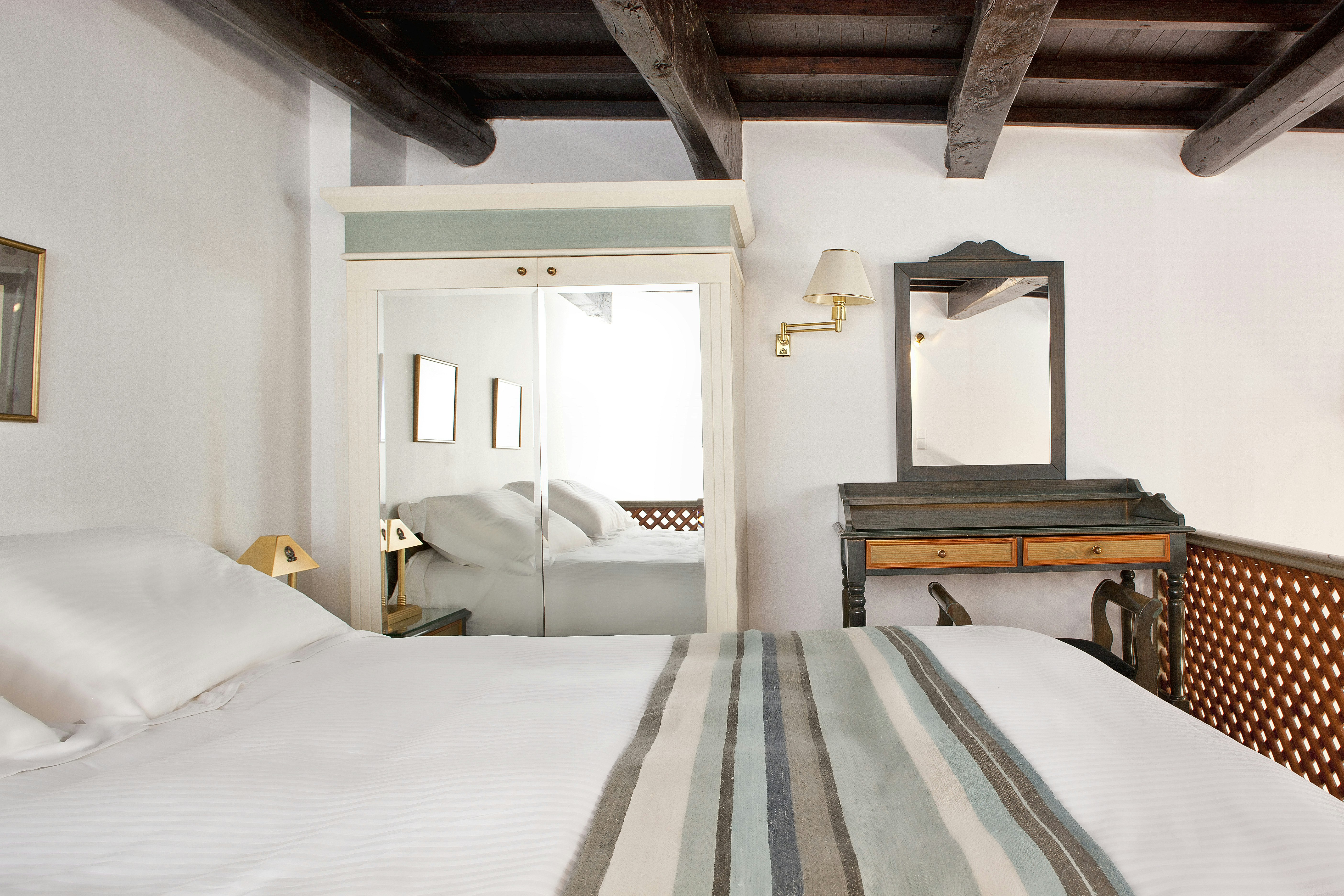 Double Room (Ra)