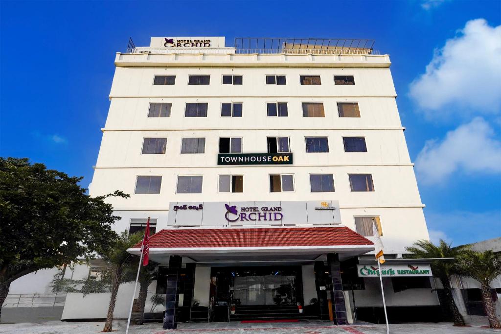 Hotel Grand Orchid 3/38