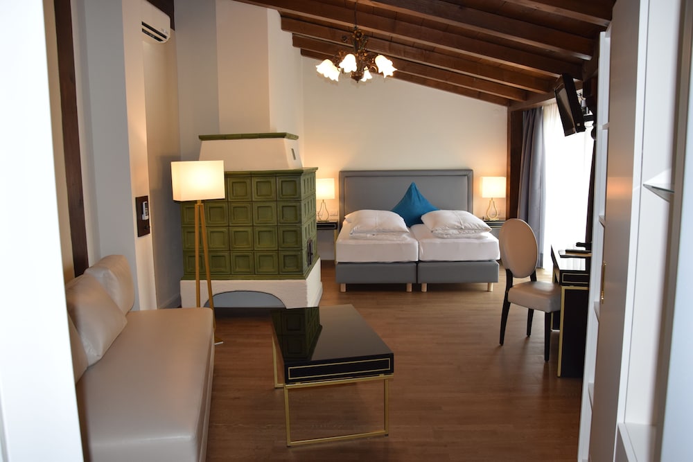 ROOM, TRIPLE