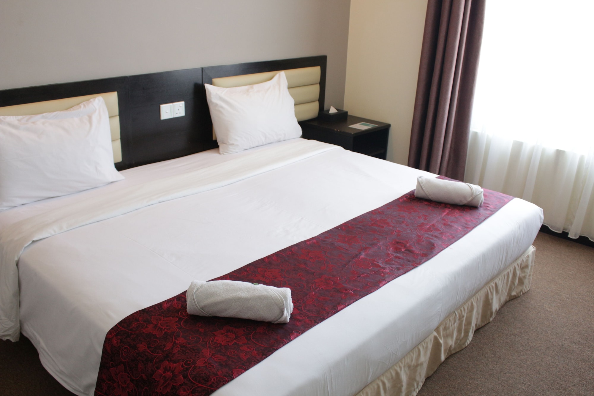 SUPERIOR, KING BED