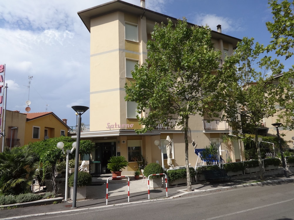 Hotel Saturno 3/30