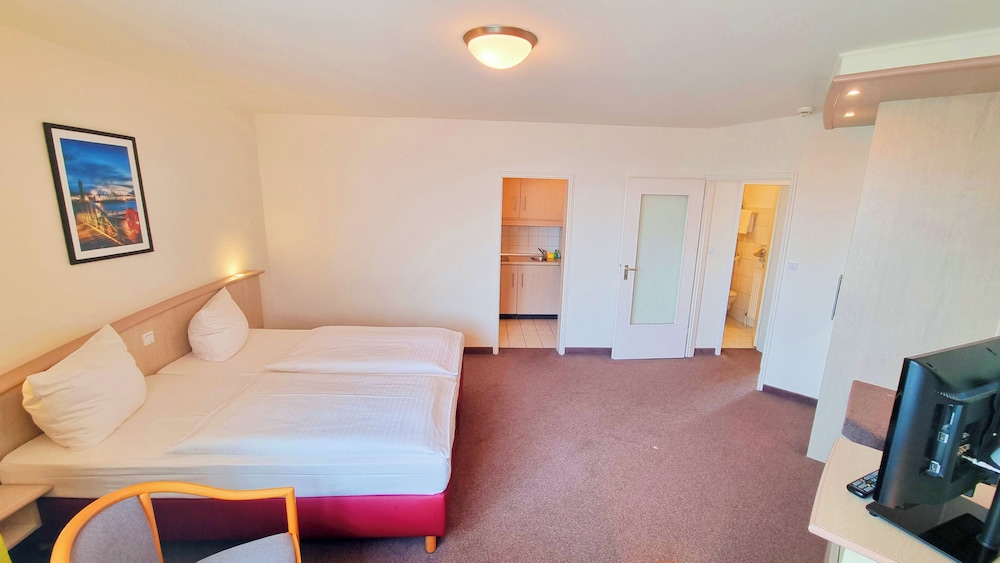 STUDIO, APARTMENT