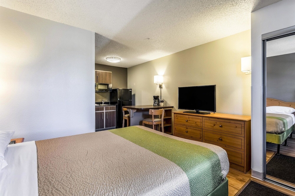 STANDARD, QUEEN BED, ACCESSIBLE