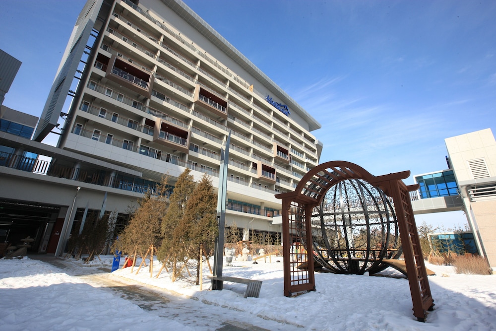 High1 Condominium 44/50