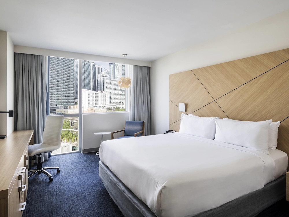 SUPERIOR, KING BED