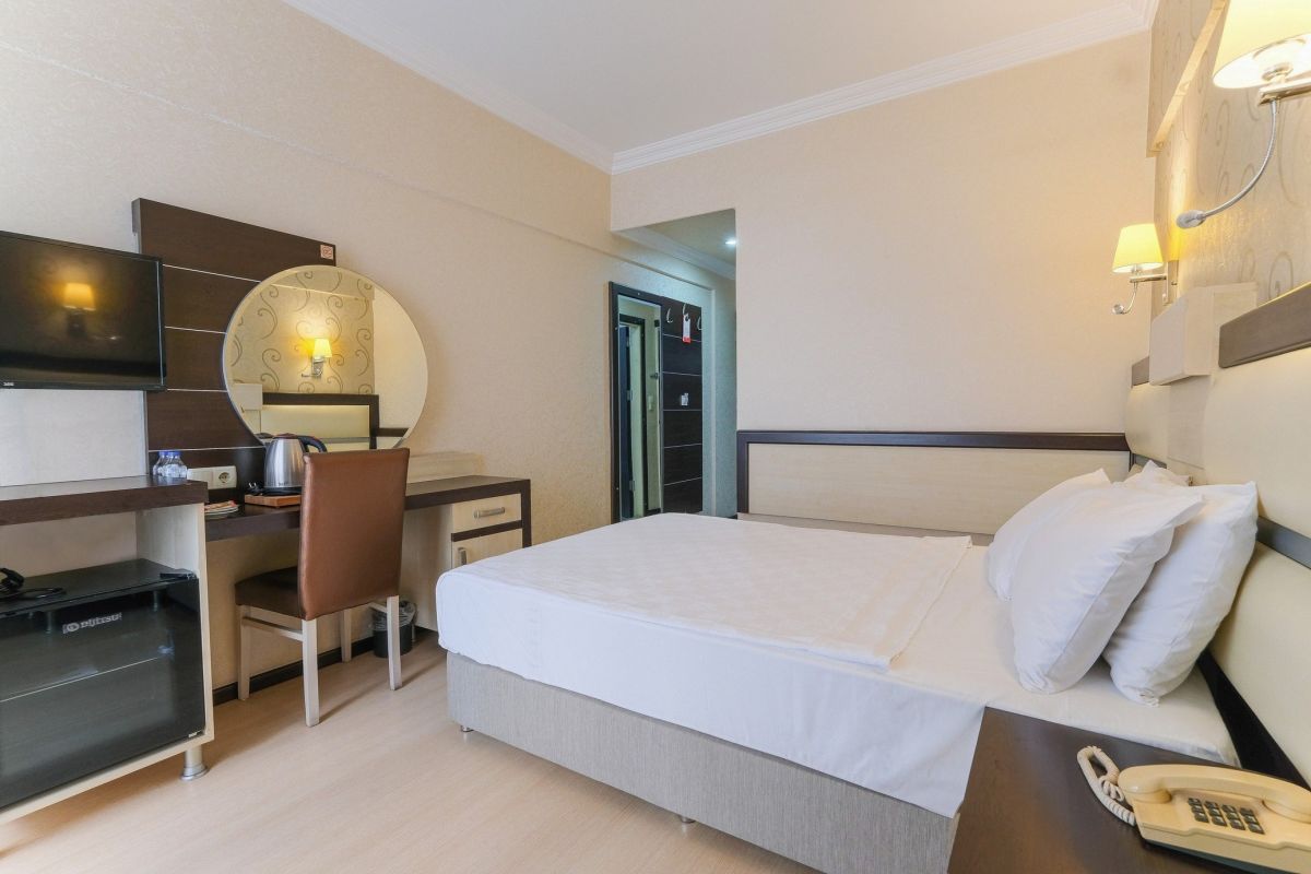 Standard Side Sea View Room