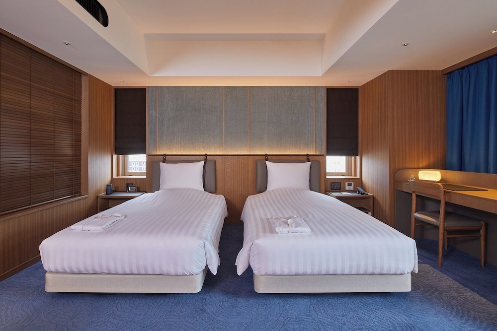 Hotel Collective 7/50