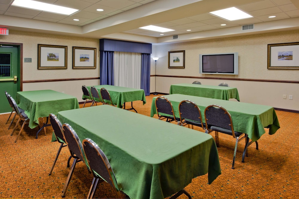 Country Inn & Suites by Radisson, Port Charlotte, FL 26/30
