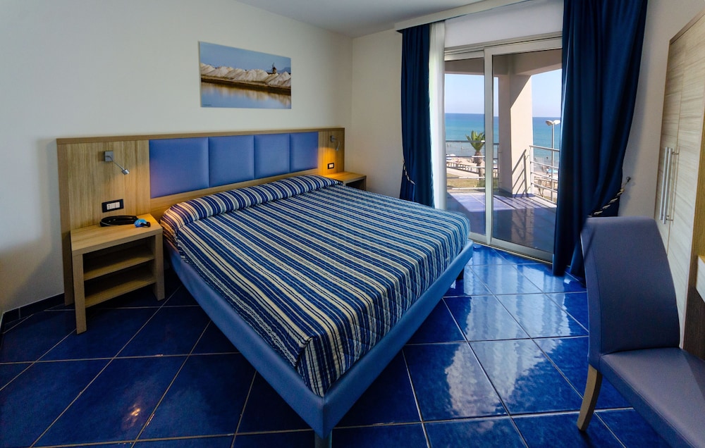 Astro Suite Hotel 13/50
