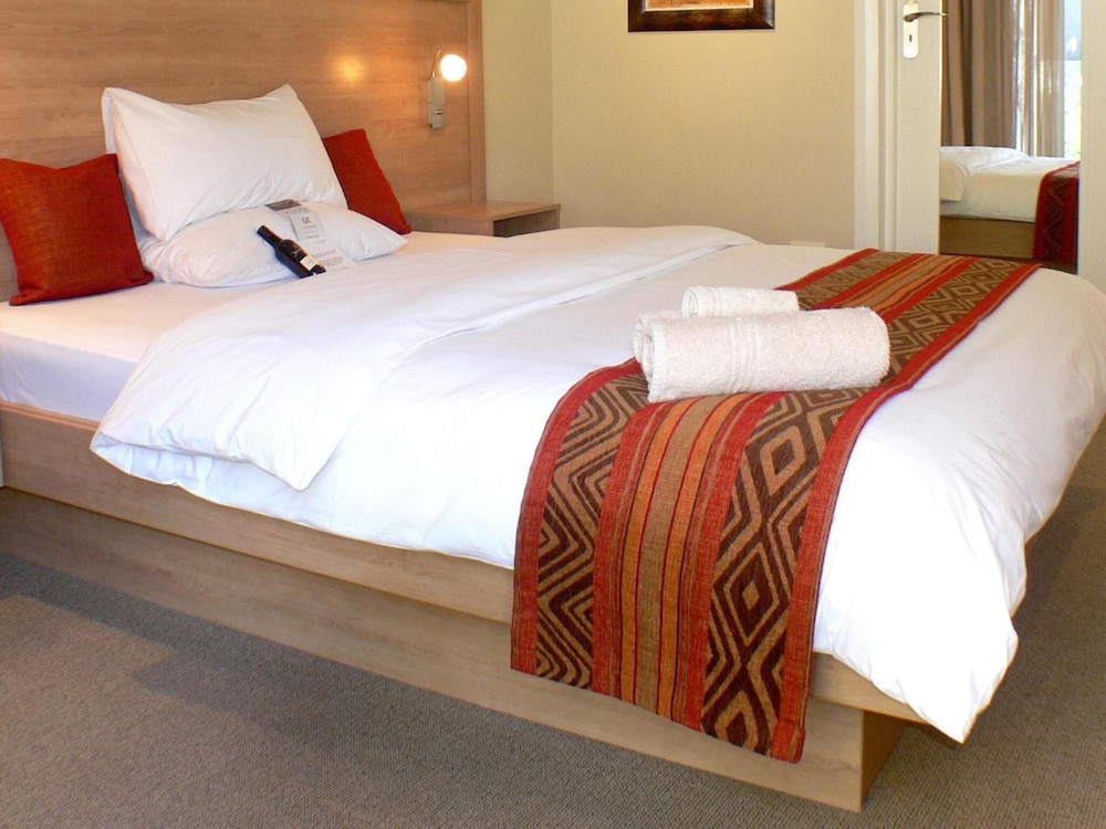 Hajos Lodge and Tours 22/50