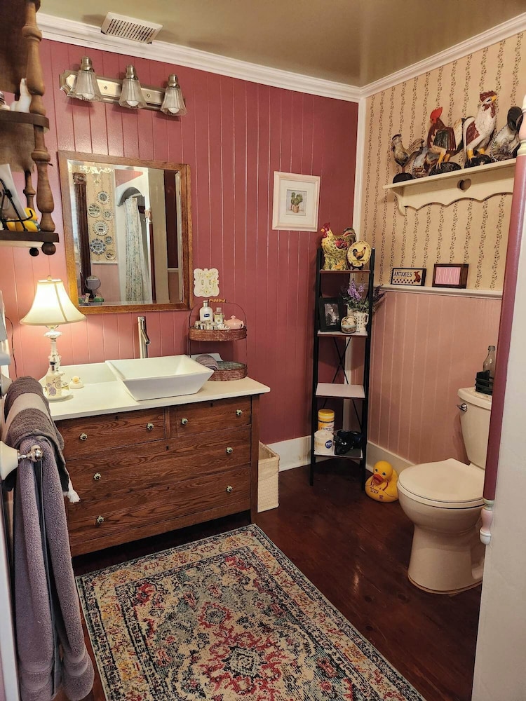 Applesauce Inn Bed and Breakfast 5/22