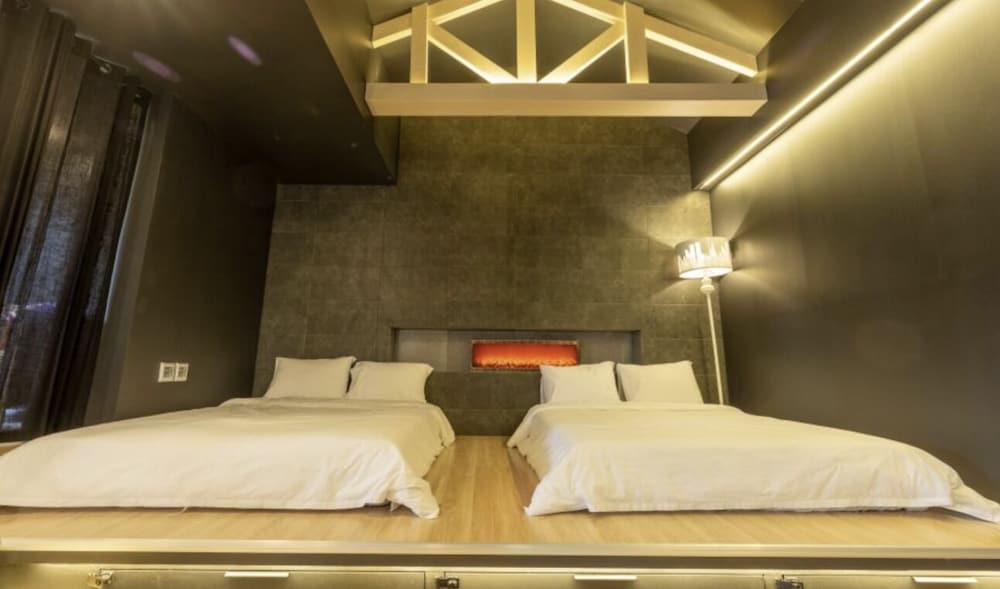 Private Bunker, 2 Double Beds
