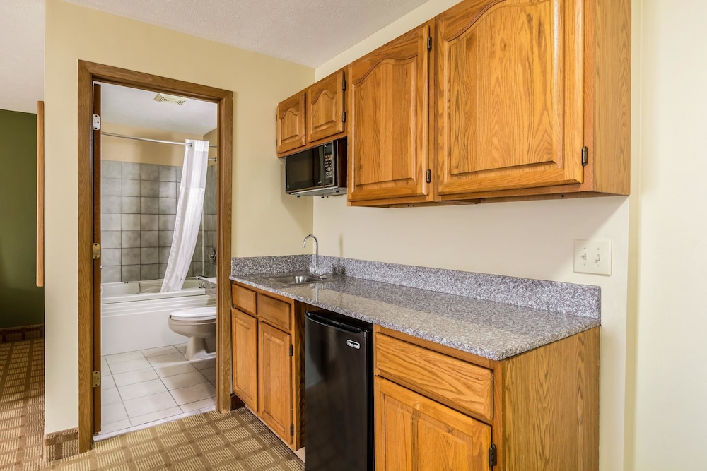 Quality Inn I-74 Batesville 11/41