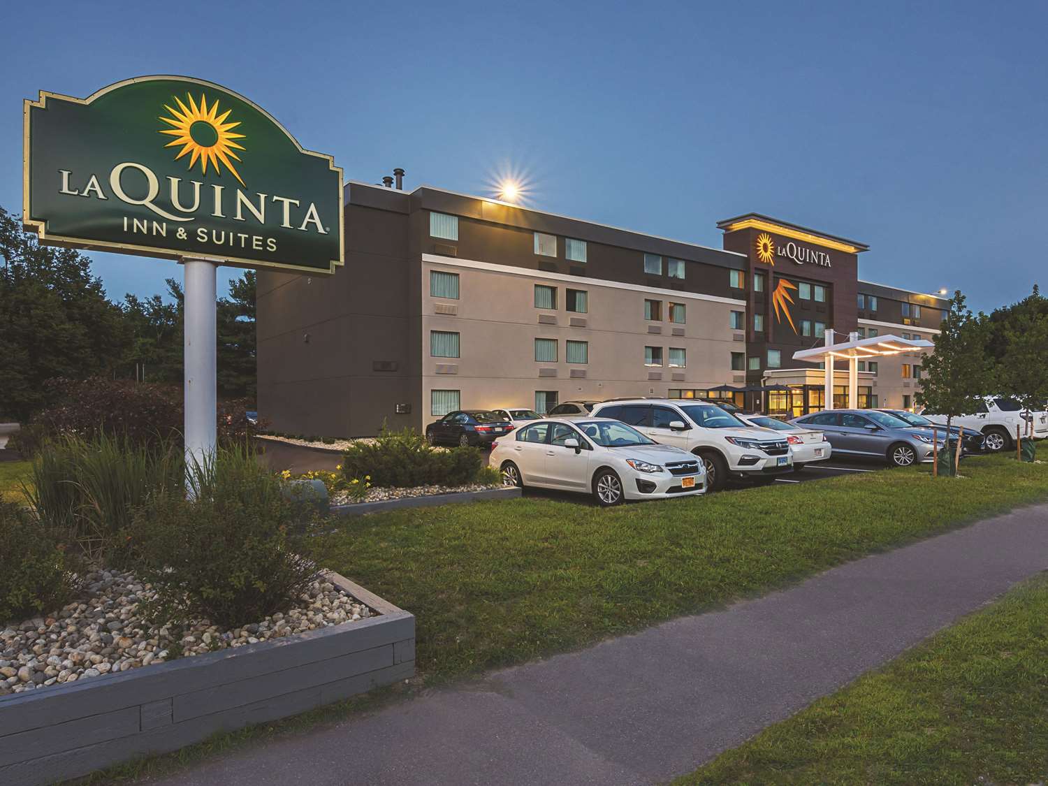 La Quinta Inn and Suites by Wyndham Portland 40/50