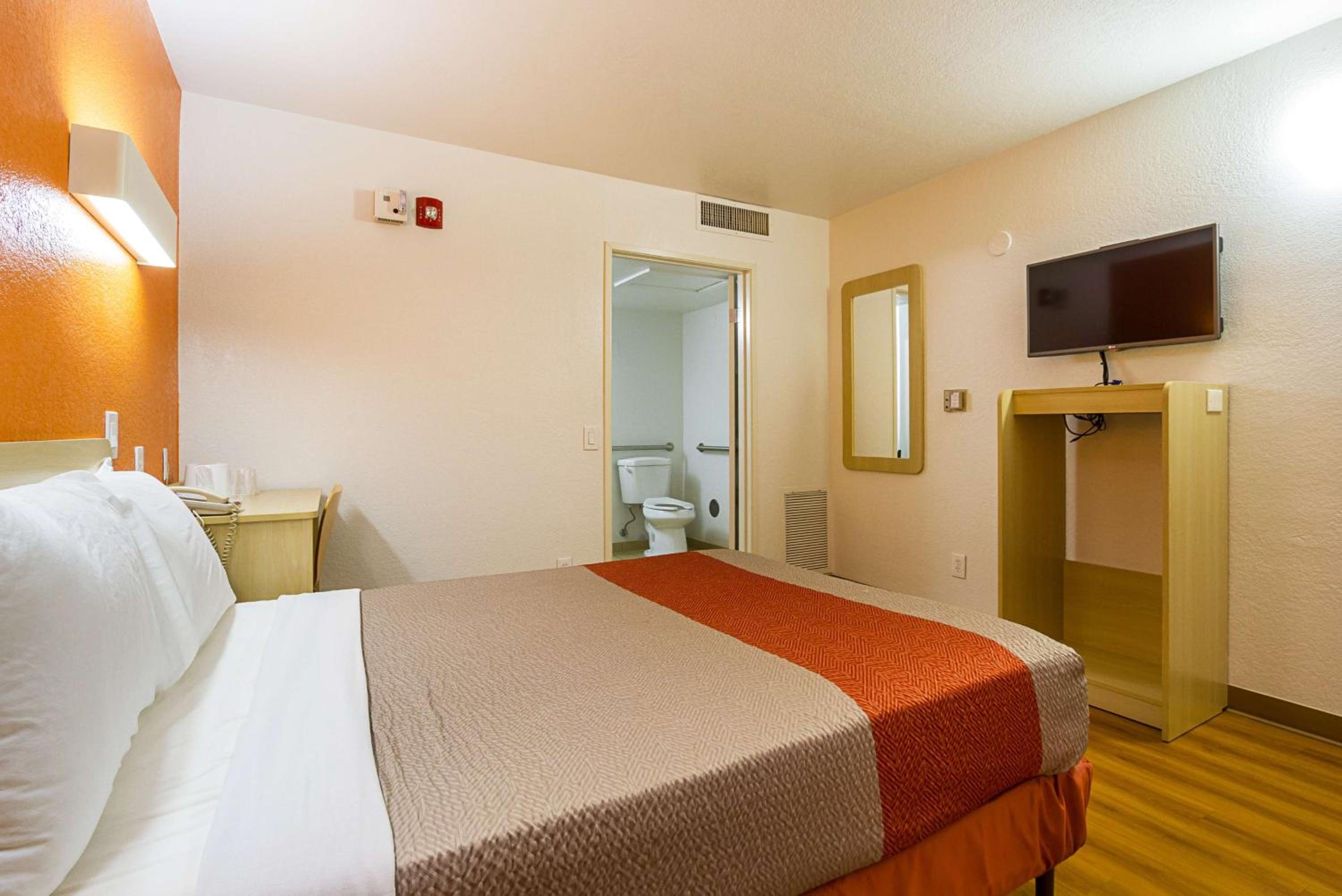 غرفة بسرير كوين، Motel6 Mesa, AZ - North 4/10