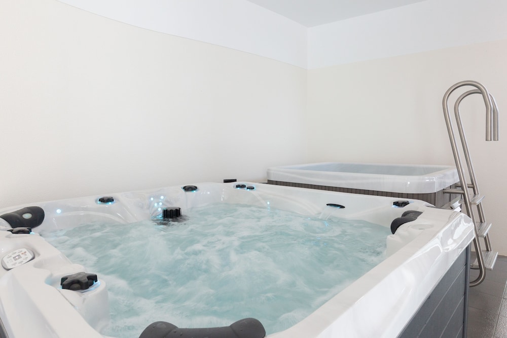 swimming pool spa