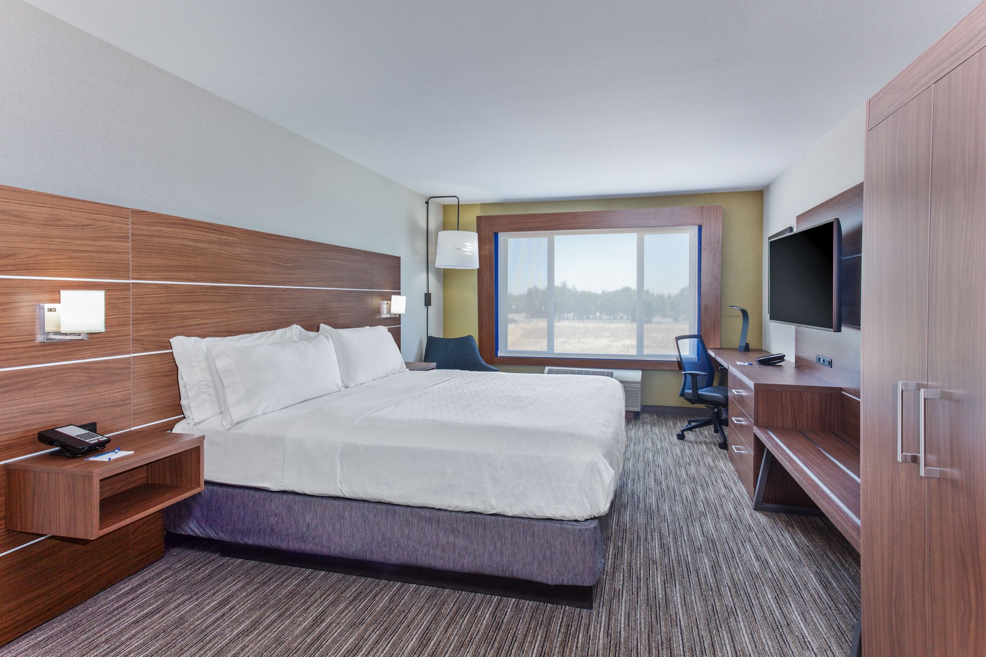 Suite, King Bed, Extra Floor Space