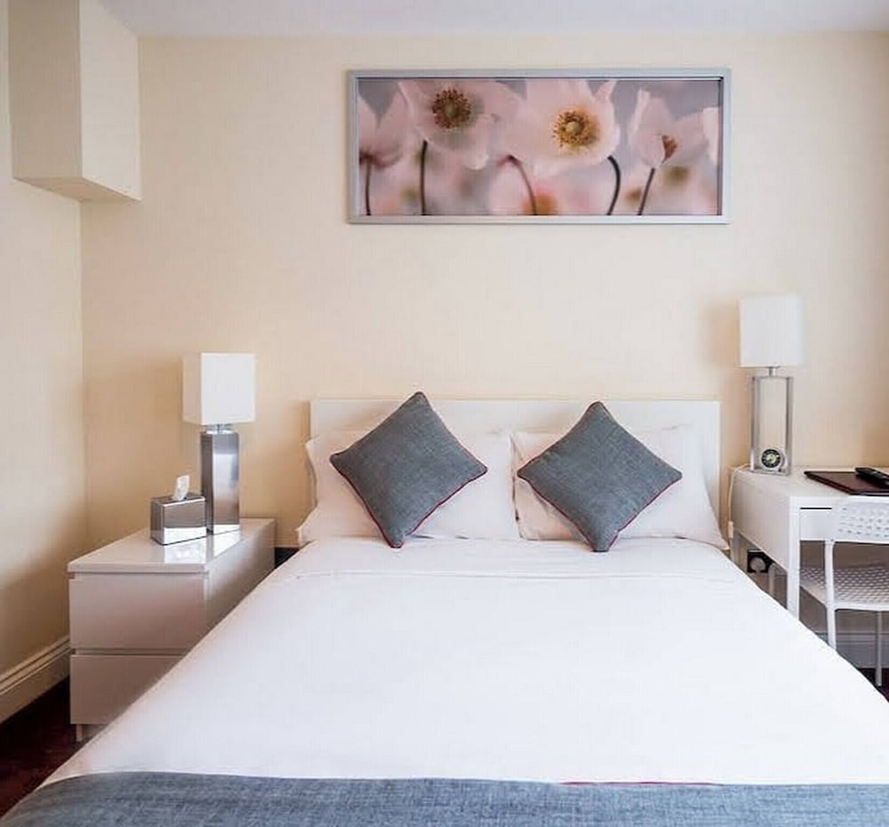 Oyo the Dakota Baginton 14/29