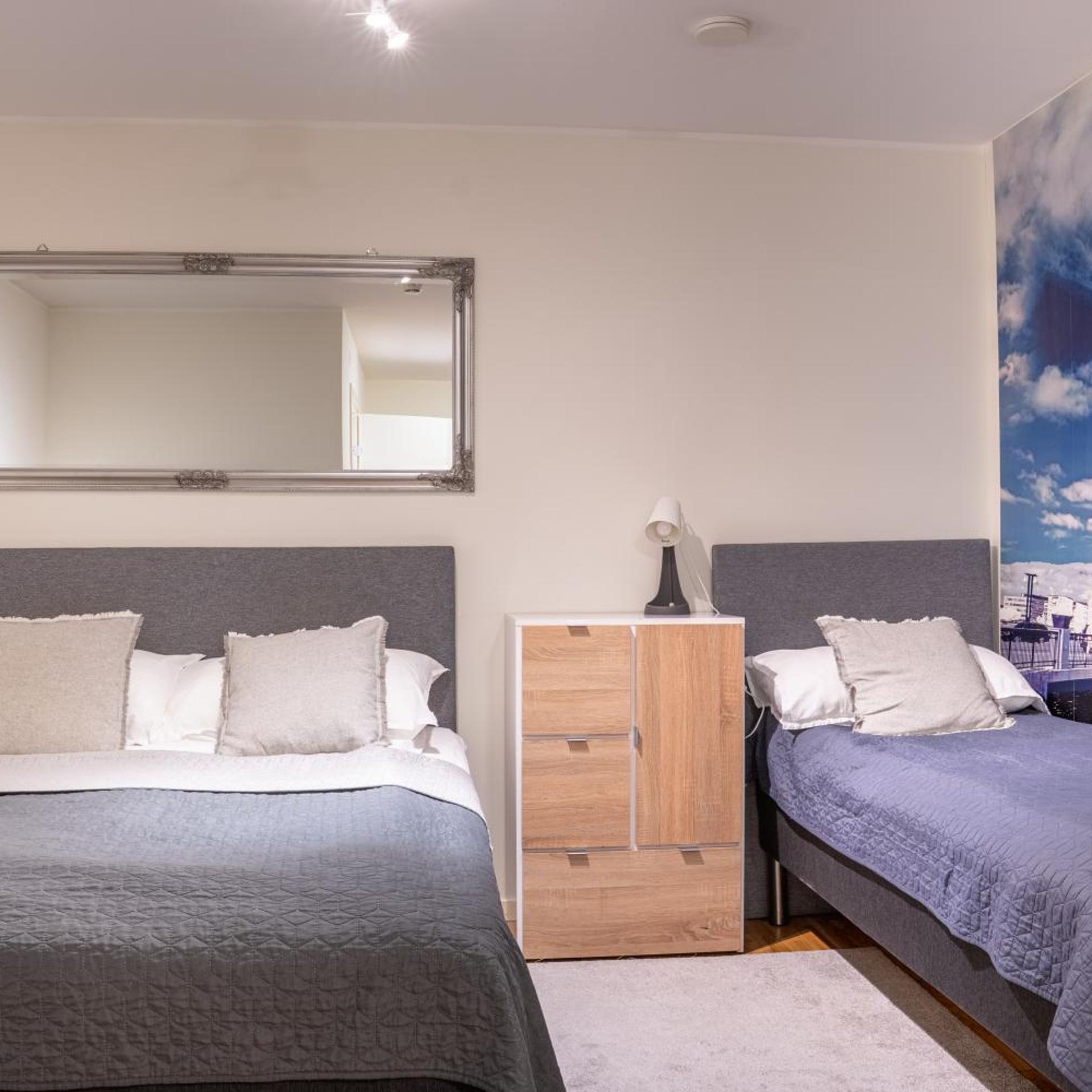 Room, Triple, No Window