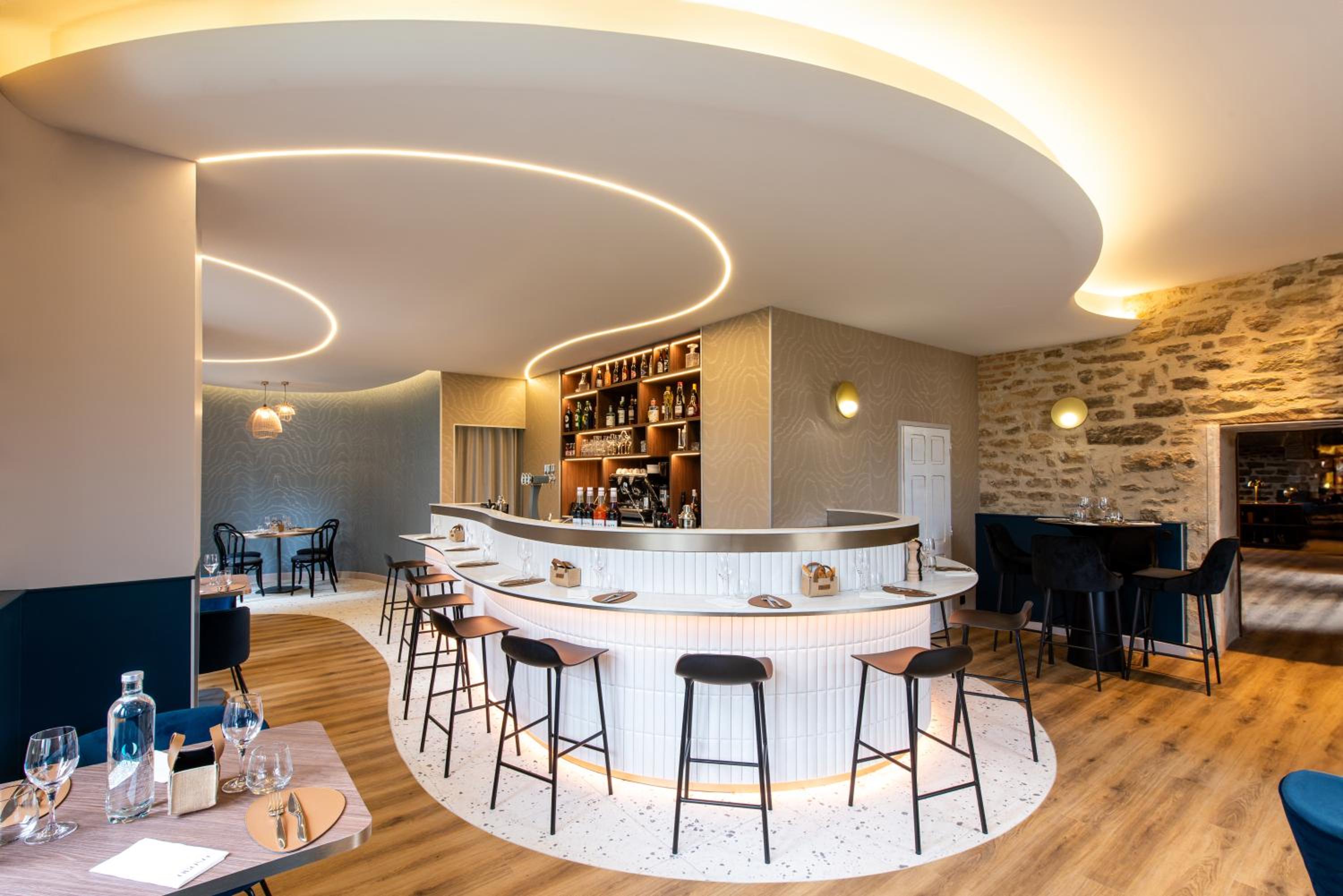 HOSTELLERIE ABBATIALE 47/55