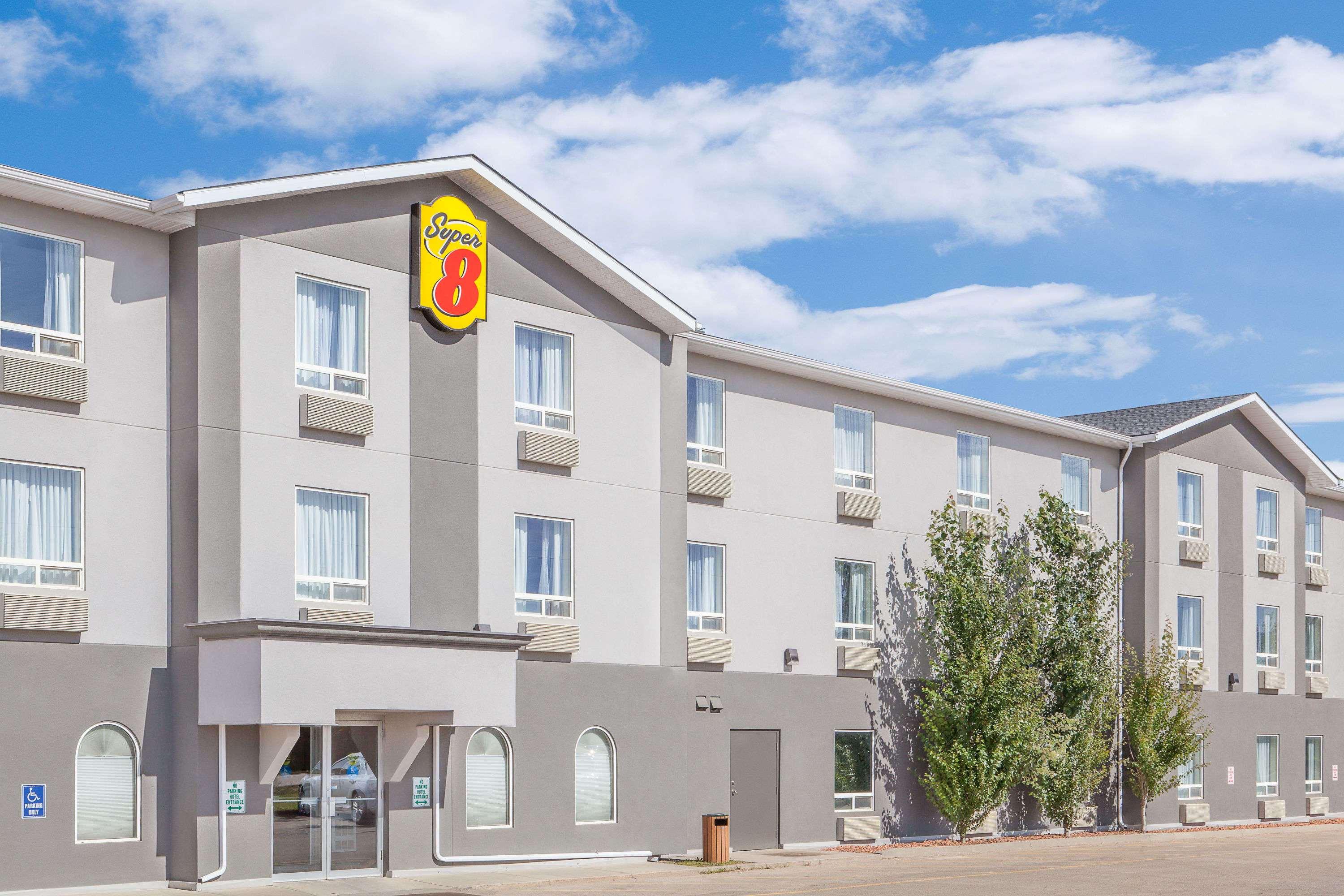 Super 8 by Wyndham Athabasca AB 2/31