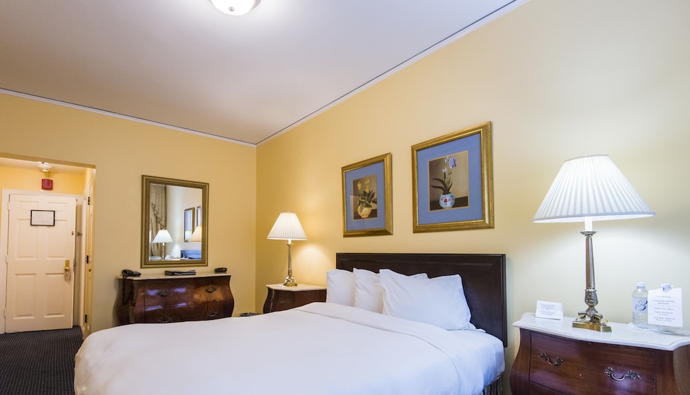 3 WEST CLUB HOTEL 8/62