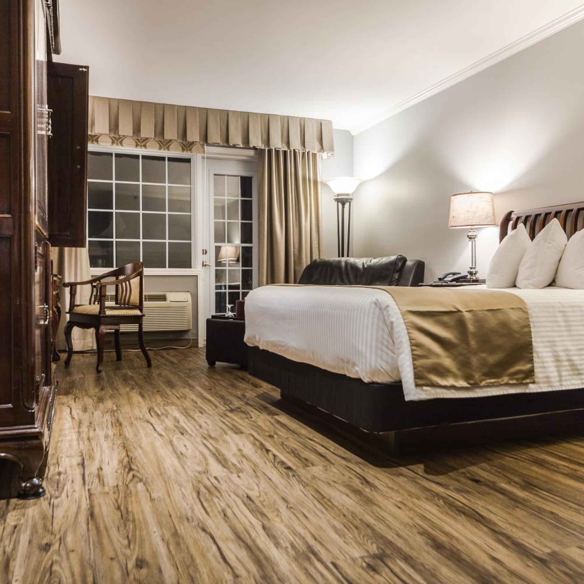 Superior, Queen Bed, Partial Lake View، St Christophe Hotel Spa Ascend Hotel Collection 4/6