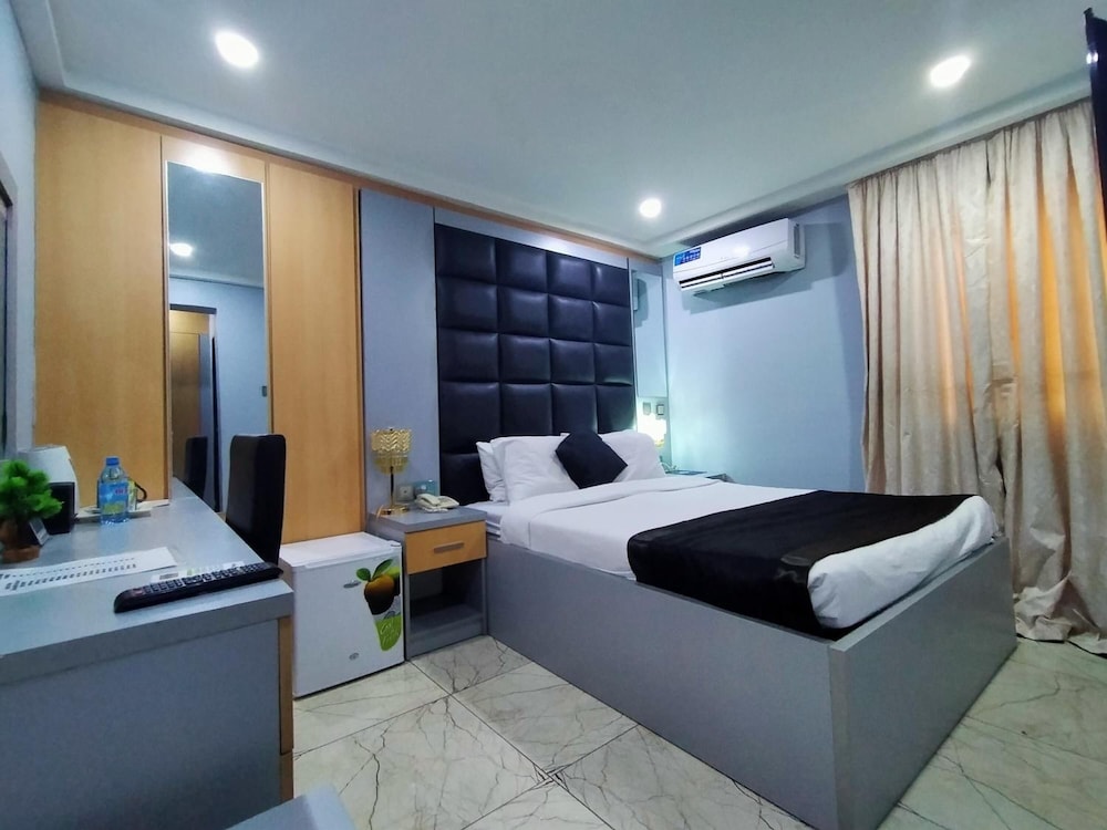 Boardwalk Hotels Zone 5 12/34