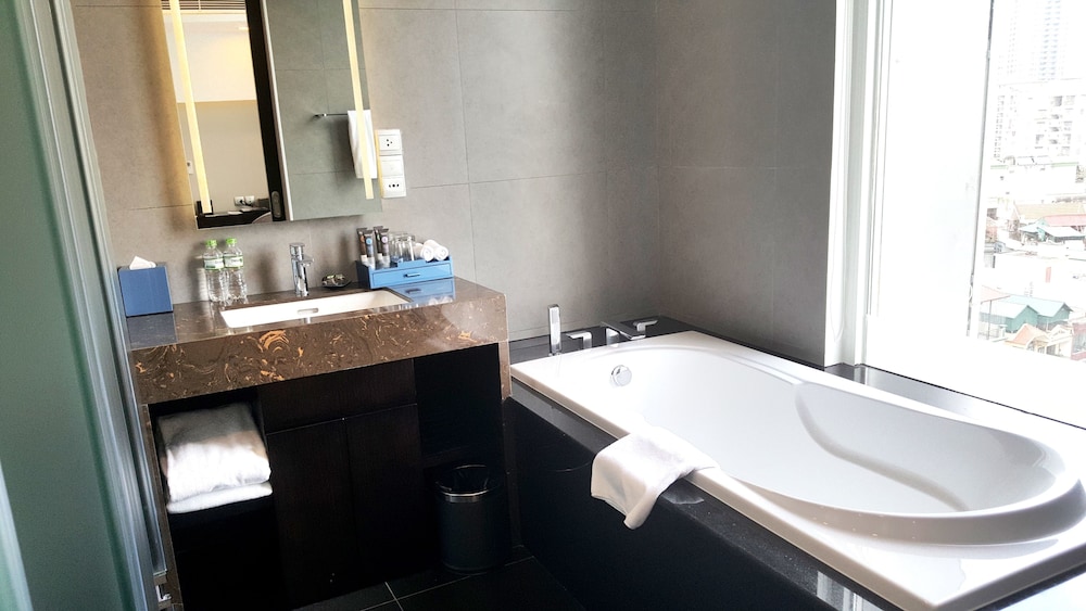 Novotel Suites Hanoi 69/70