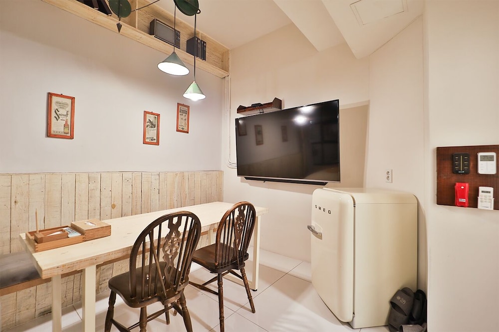 February Hotel Hwanggeum 76/93