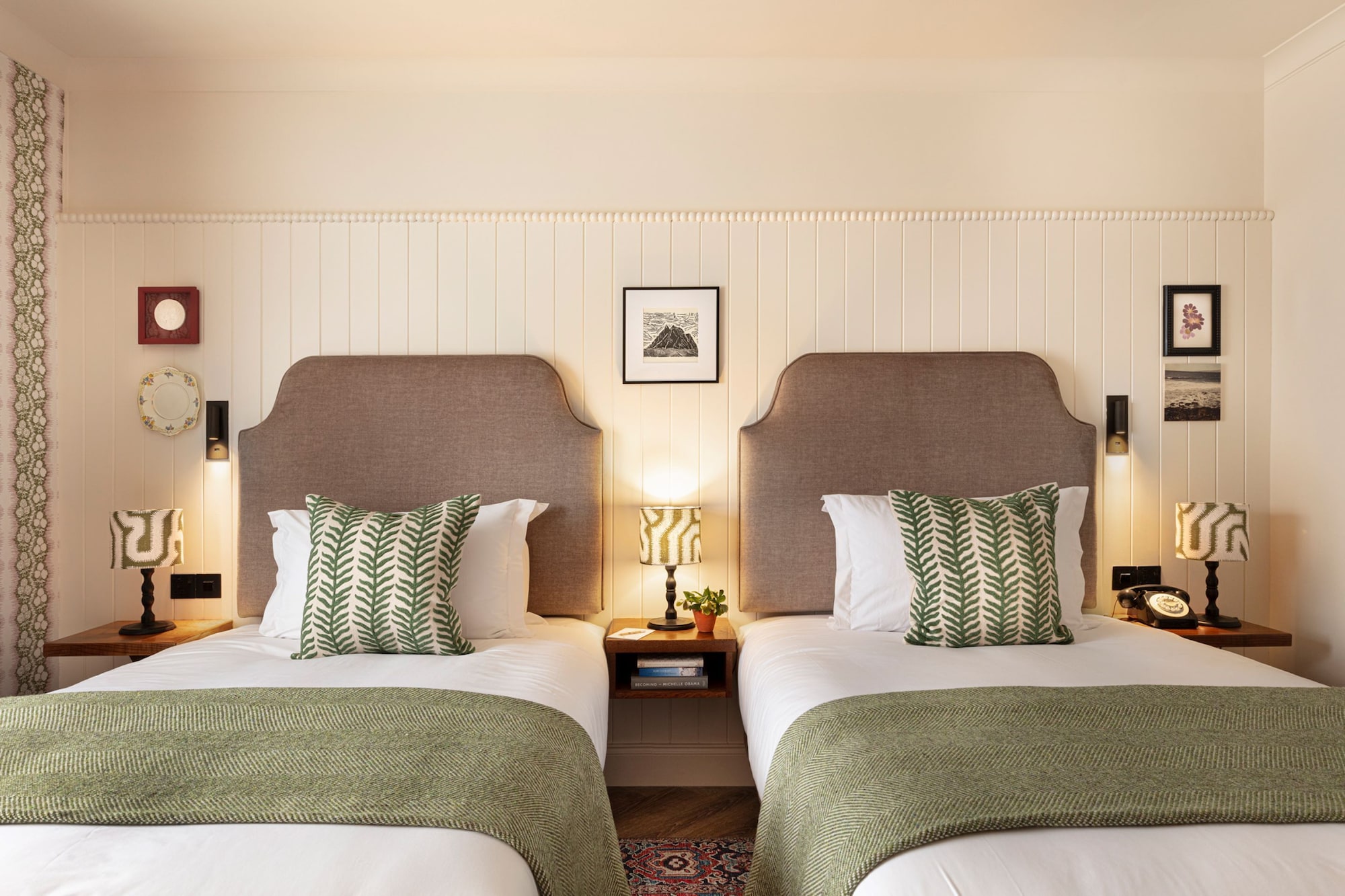 Super, Deluxe, Twin Beds