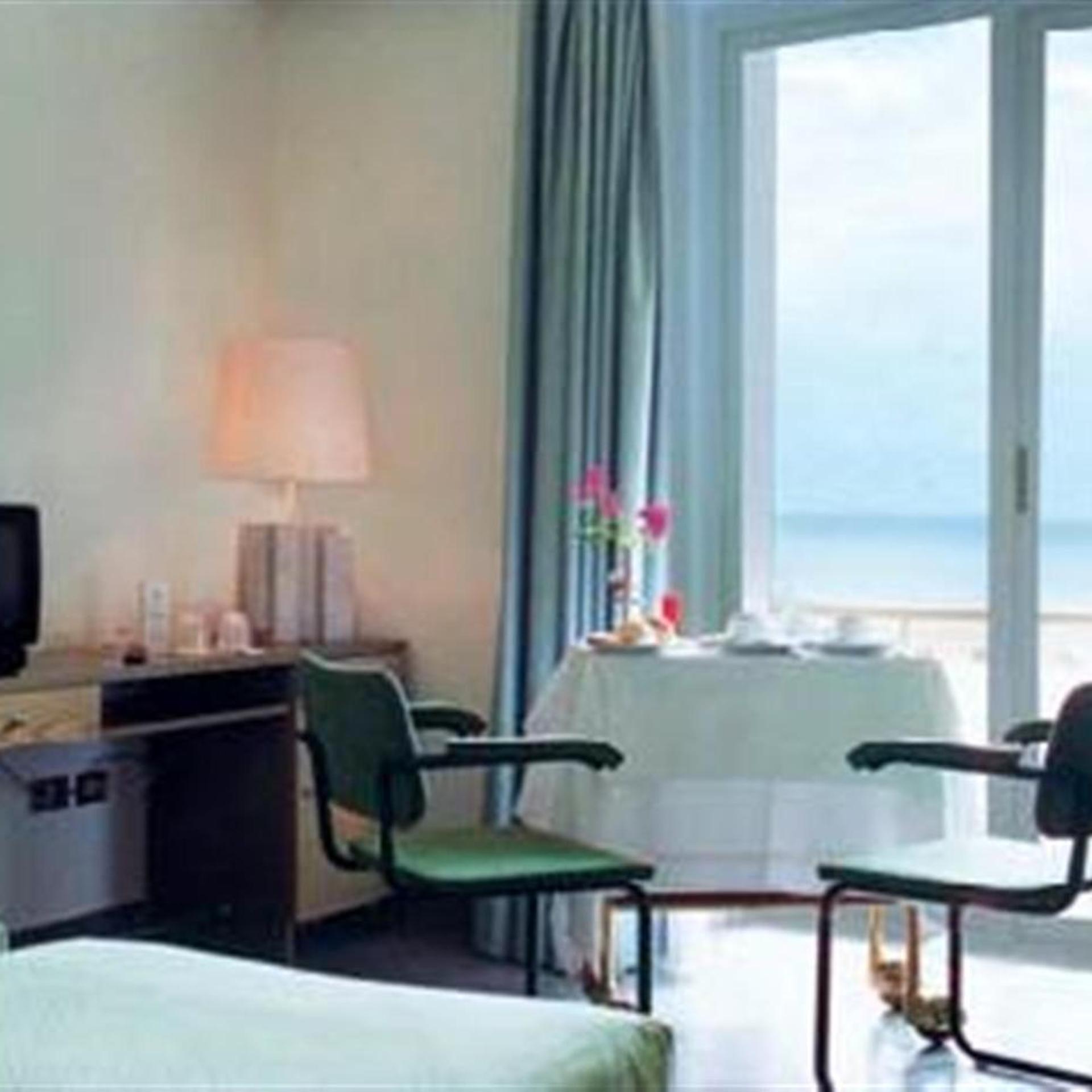 Room, Double or Twin Bed, Sea and Temple View، Grand Hotel Palace 3/3