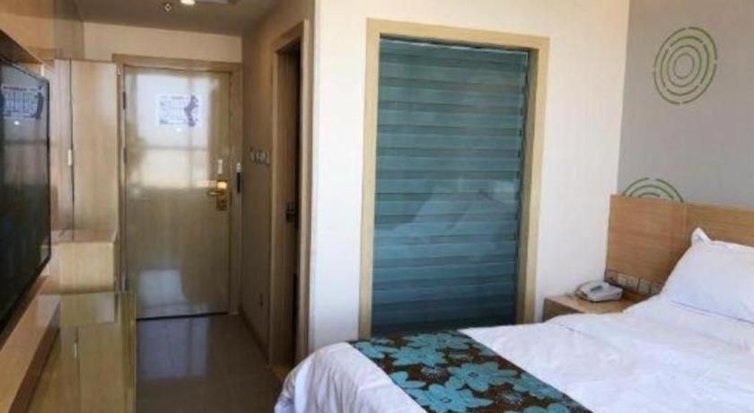 GreenTree Inn Urumqi Airport Tianyi International City 28/47