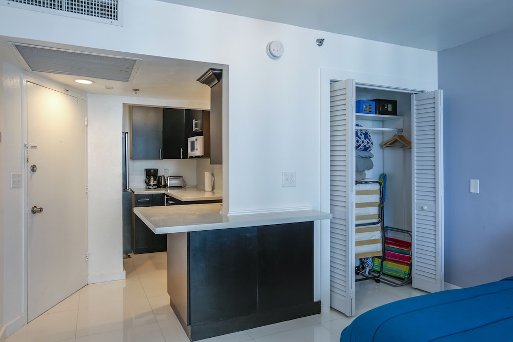 Castle Beach Suites By Miarentals 8/70