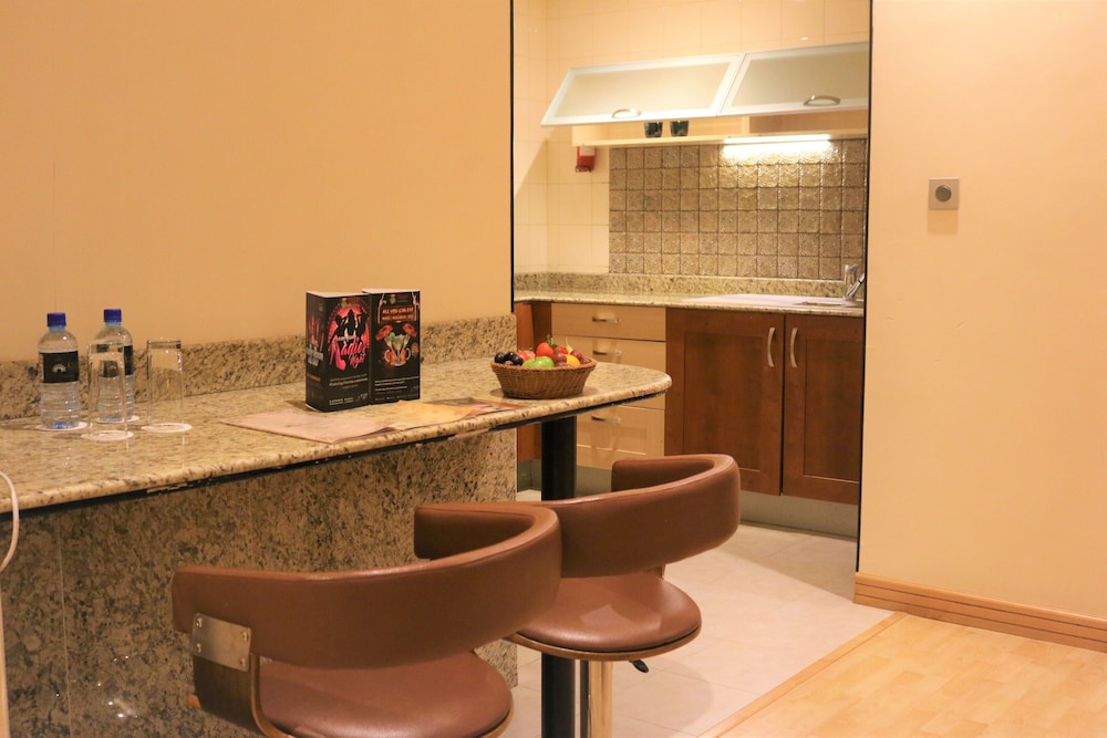 Elite Crystal Hotel 65/75