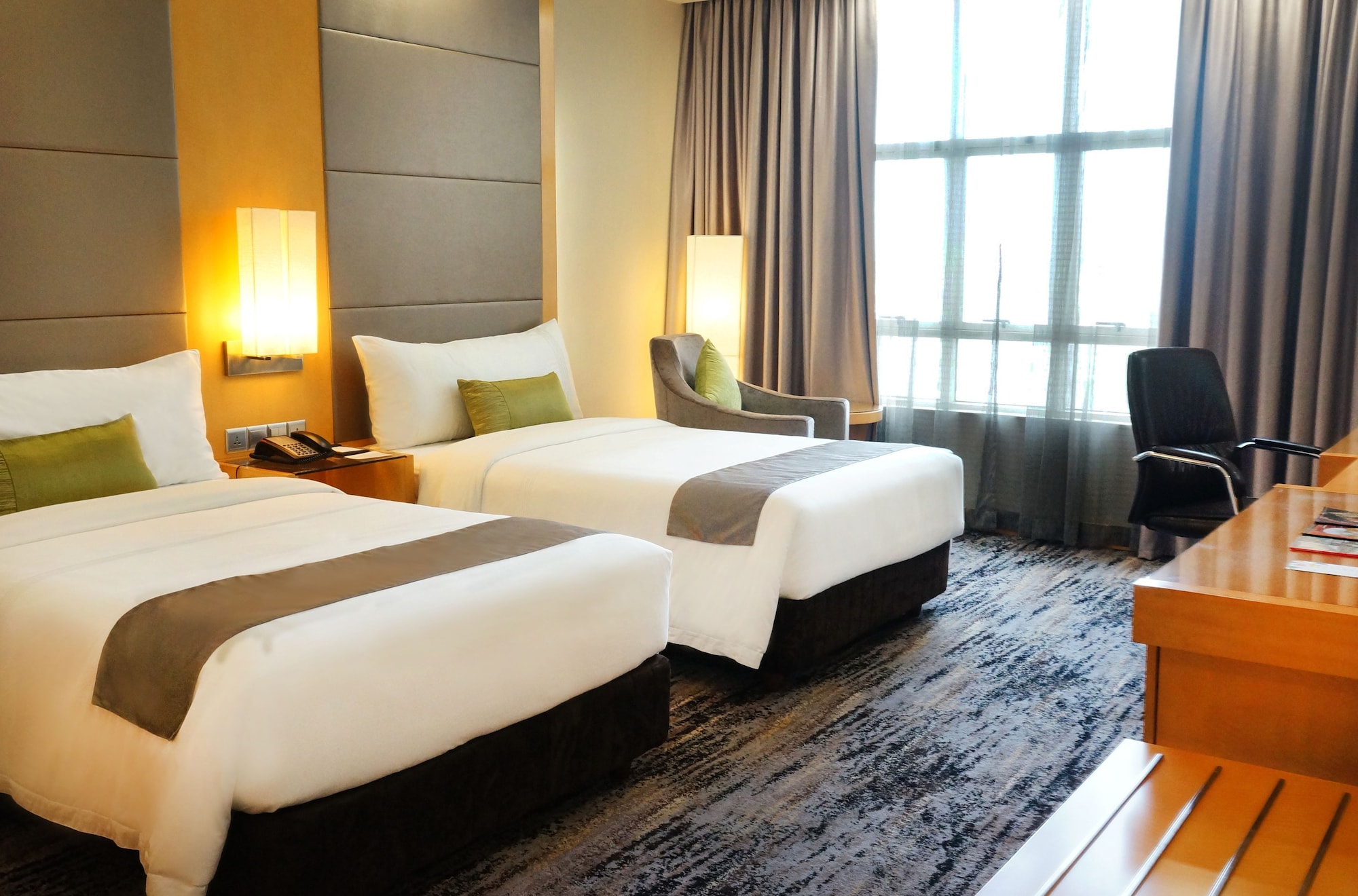 PREMIER, TWIN BEDS, CITY VIEW