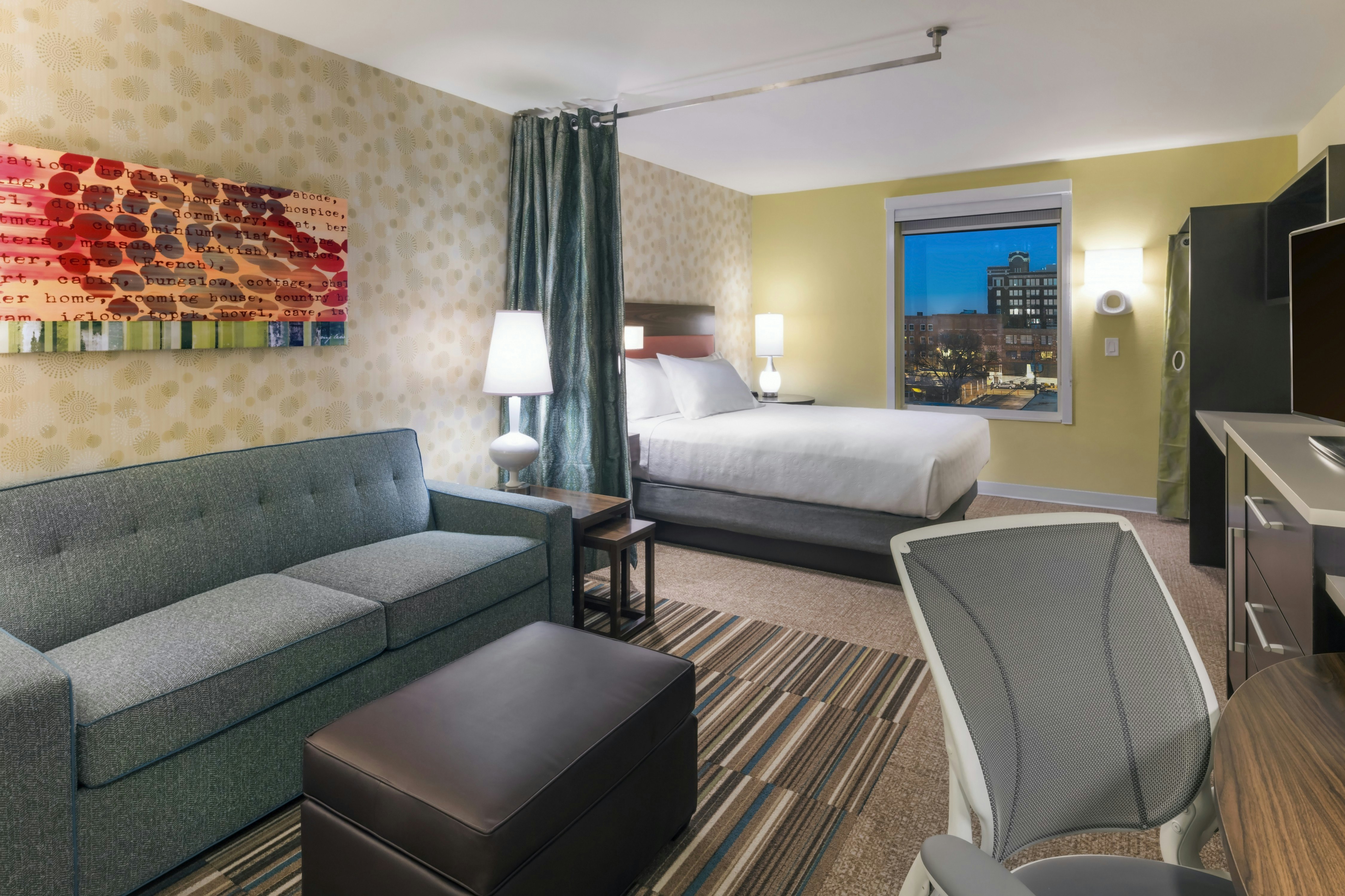 STUDIO, QUEEN BED