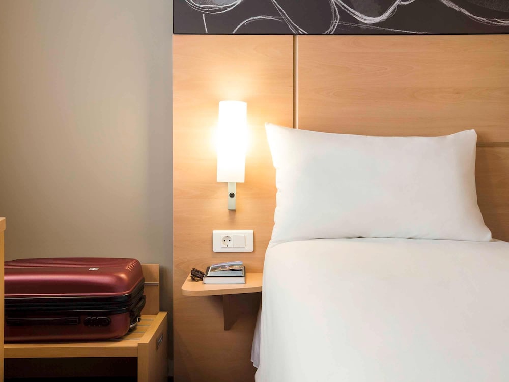 Ibis Yerevan Center 12/67