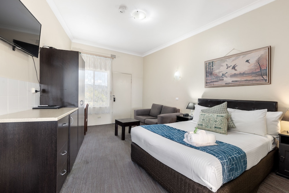 DELUXE, QUEEN BED