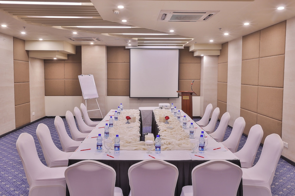 Avari Xpress Multan 41/49