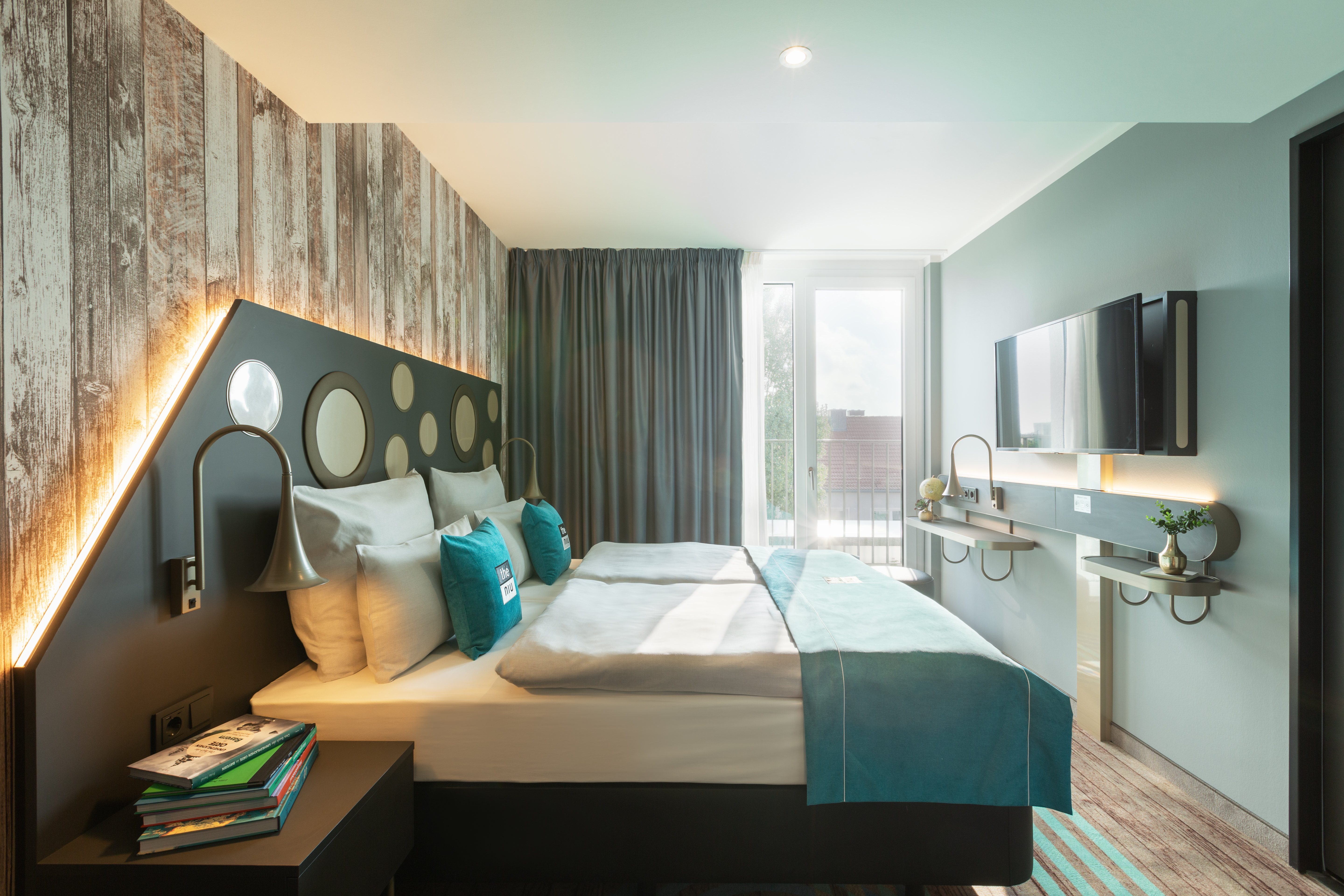 STANDARD, QUEEN BED, ACCESSIBLE