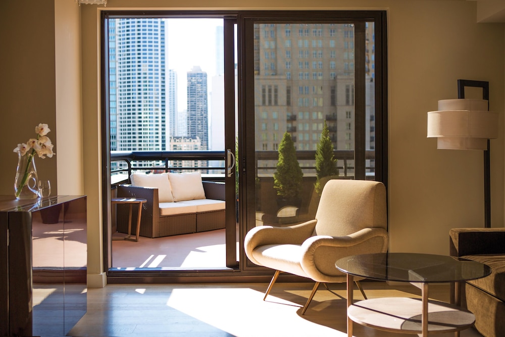 Thompson Chicago Ex Sutton Place Hotel 29/77