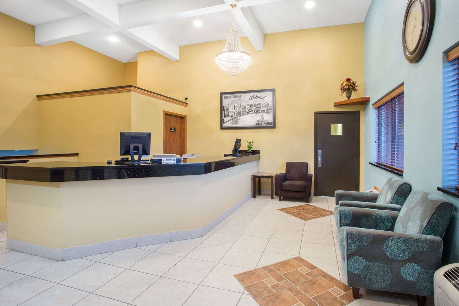 Super 8 by Wyndham Normal Bloomington 2/5