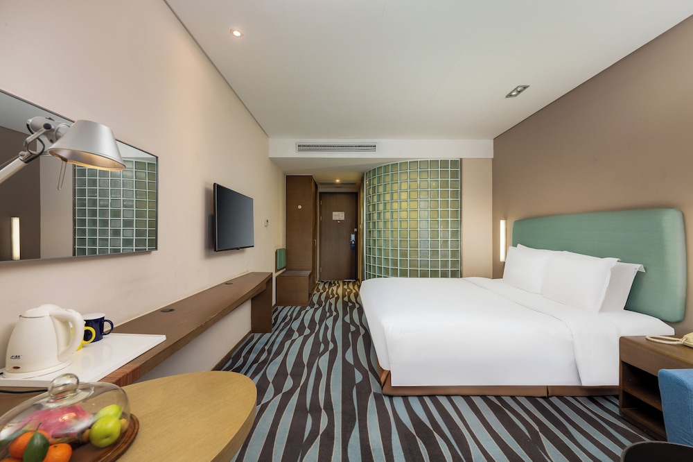 Standard, King Bed, Extra Floor Space