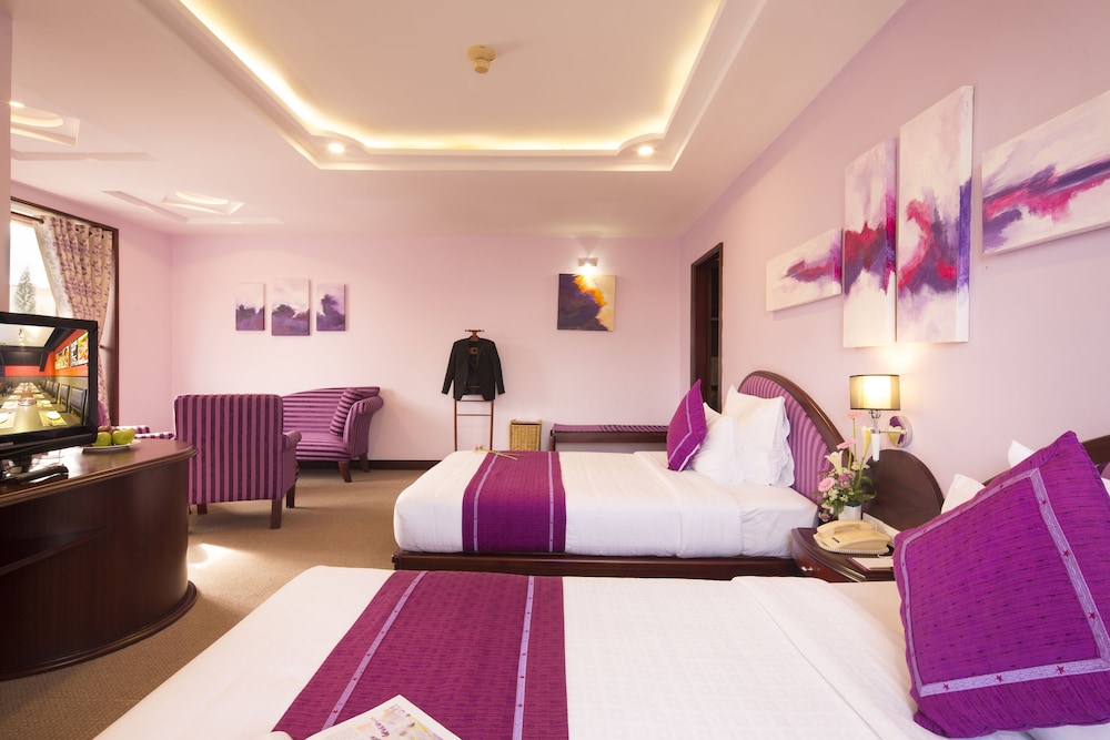 DELUXE, TWIN BEDS, CITY VIEW