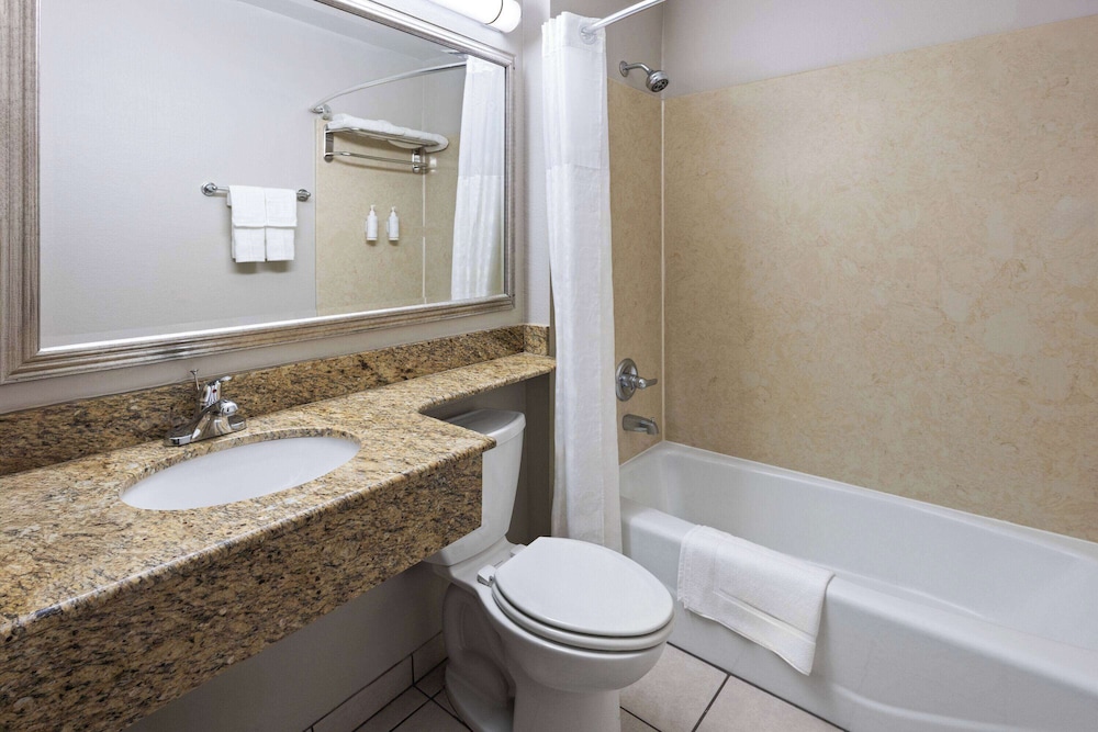 Days Inn by Wyndham Jackson Downtown 23/24